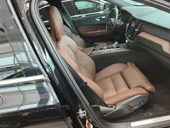 2022 Volvo XC60 4WD Luxury, чёрный — фото 25