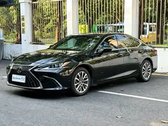2022 Lexus ES 300h Excellence, чёрный — фото 1
