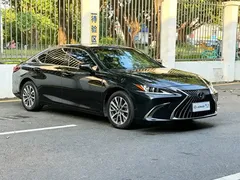 2022 Lexus ES 300h Excellence, чёрный — фото 3