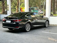 2022 Lexus ES 300h Excellence, чёрный — фото 4