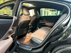2022 Lexus ES 300h Excellence, чёрный — фото 8