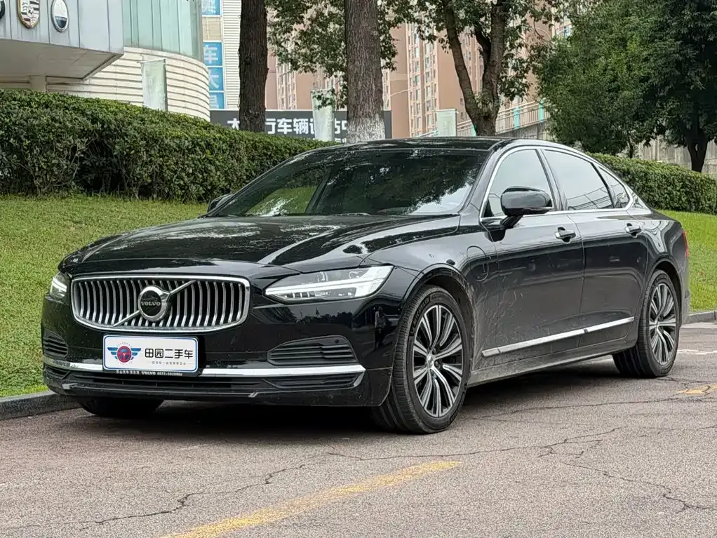 2021 Volvo S90 T8 PHEV Luxury