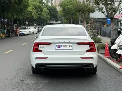 2021 Volvo S60 T4 Luxury, белый — фото 5