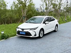 2021 Toyota Corolla 1.2T S-CVT Luxury, белый — фото 1