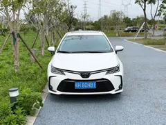 2021 Toyota Corolla 1.2T S-CVT Luxury, белый — фото 2