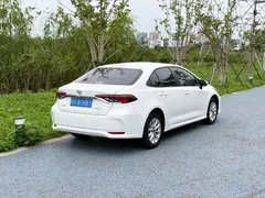 2021 Toyota Corolla 1.2T S-CVT Luxury, белый — фото 8