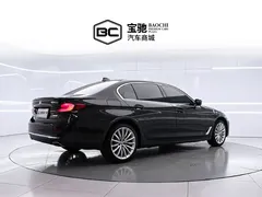 2022 BMW 5 Series 530Li Premium Luxury Package, чёрный — фото 3