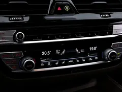 2022 BMW 5 Series 530Li Premium Luxury Package, чёрный — фото 9