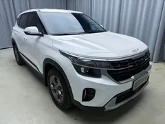 2023 Kia Seltos 1.5L CVT Comfort, белый — фото 3