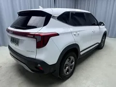 2023 Kia Seltos 1.5L CVT Comfort, белый — фото 4