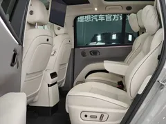2025 Li Auto i8 Standard — фото 4
