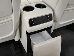 2025 Li Auto i8 Standard — фото 6
