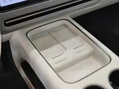 2025 Li Auto i8 Standard — фото 12