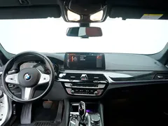 2022 BMW 5 Series 525Li M Sport Package, белый — фото 3
