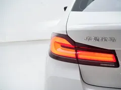 2022 BMW 5 Series 525Li M Sport Package, белый — фото 13