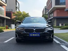 2022 BMW 5 Series 530Li Leading Luxury Package, чёрный — фото 2