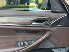 2022 BMW 5 Series 530Li Leading Luxury Package, чёрный — фото 9