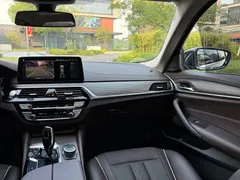 2022 BMW 5 Series 530Li Leading Luxury Package, чёрный — фото 13