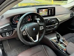 2022 BMW 5 Series 530Li Leading Luxury Package, чёрный — фото 14