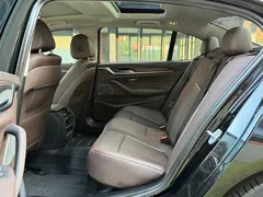 2022 BMW 5 Series 530Li Leading Luxury Package, чёрный — фото 16