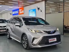 2023 Toyota Granvia 2.5L Hybrid Premium Plus — фото 3