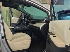 2023 Toyota Granvia 2.5L Hybrid Premium Plus — фото 8