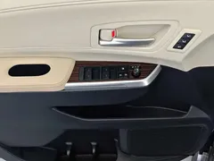 2023 Toyota Granvia 2.5L Hybrid Premium Plus — фото 9