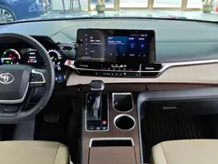 2023 Toyota Granvia 2.5L Hybrid Premium Plus — фото 11