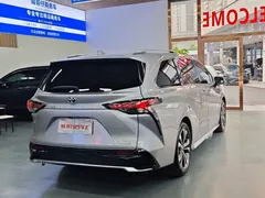 2023 Toyota Granvia 2.5L Hybrid Premium Plus — фото 20