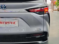 2023 Toyota Granvia 2.5L Hybrid Premium Plus — фото 21