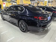 2022 BMW 5 Series 525Li M Sport Package, чёрный — фото 13