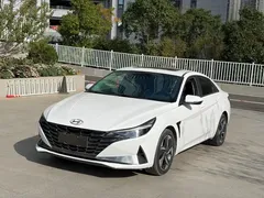 2021 Hyundai Elantra 1.5L CVT Leading GLS, белый — фото 1