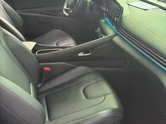 2021 Hyundai Elantra 1.5L CVT Leading GLS, белый — фото 10