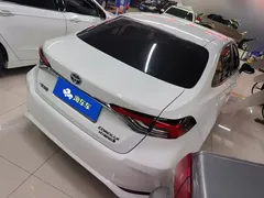 2023 Toyota Corolla 1.8L Hybrid Pioneer, белый — фото 3