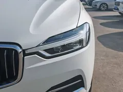 2021 Volvo XC60 4WD Luxury, белый — фото 5