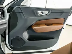 2023 Volvo XC60 4WD Luxury, белый — фото 15