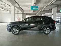 2022 Toyota Wildlander 2.0L CVT 2WD Luxury Plus, чёрный — фото 3