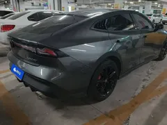 2022 Changan UNI-V 1.5T Premium — фото 3