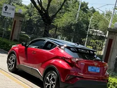 2020 Toyota C-HR 2.0L Luxury — фото 4