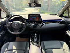 2020 Toyota C-HR 2.0L Luxury — фото 6