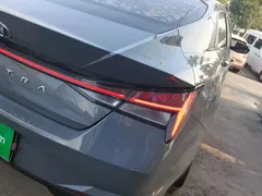 2022 Hyundai Elantra 1.5L CVT LUX Premium — фото 8