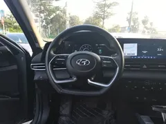 2022 Hyundai Elantra 1.5L CVT LUX Premium — фото 11