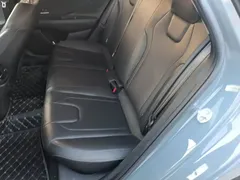 2022 Hyundai Elantra 1.5L CVT LUX Premium — фото 17
