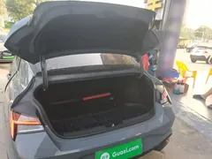 2022 Hyundai Elantra 1.5L CVT LUX Premium — фото 19