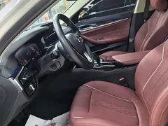 2021 BMW 5 Series 525Li Luxury Package, белый — фото 7