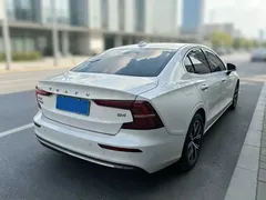 2024 Volvo S60 B4 Luxury, белый — фото 9