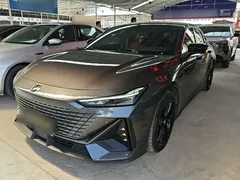 2022 Changan UNI-V 1.5T Premium — фото 2
