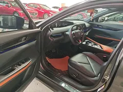 2022 Changan UNI-V 1.5T Premium — фото 16