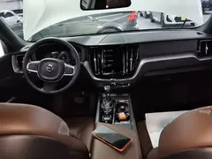 2021 Volvo XC60 4WD Luxury, белый — фото 10