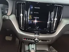2021 Volvo XC60 4WD Luxury, белый — фото 13